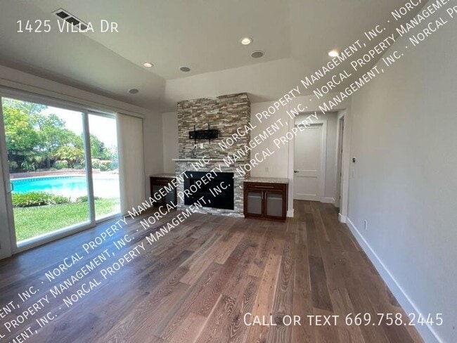 Building Photo - 1425 Villa Dr