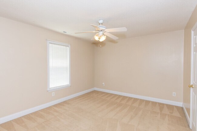 Building Photo - Great home in Hubert