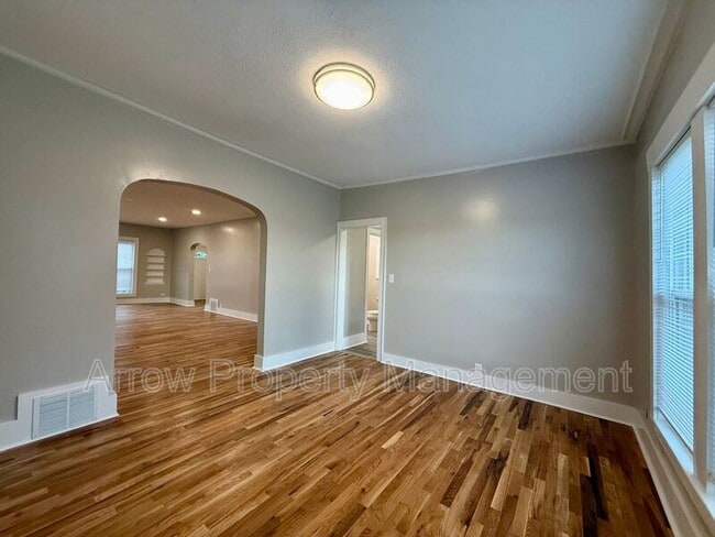 Building Photo - 2046 S 26th St