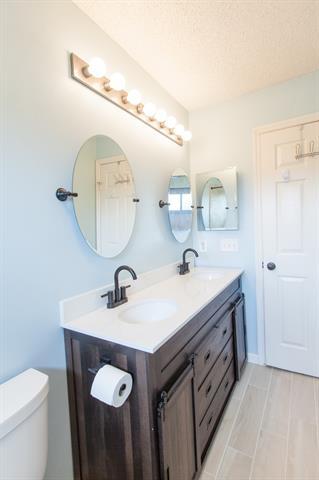 Building Photo - 8204 Tavaros Dr