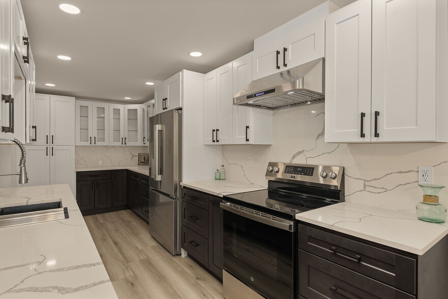 Building Photo - 2200 Alki Ave SW