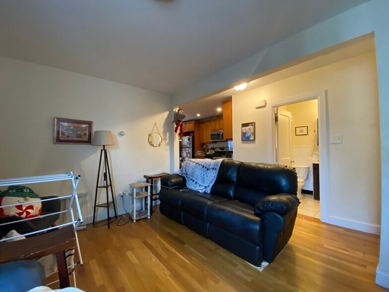 Building Photo - 11 Leverett St