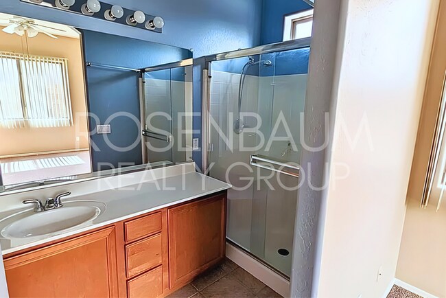 Building Photo - Charming 3-bedrooms, 2-baths home in the d...