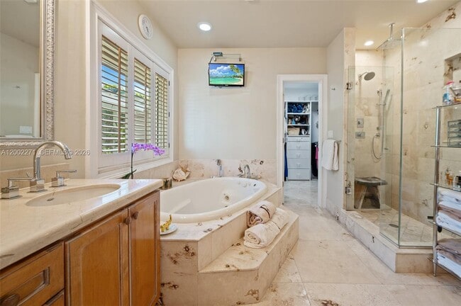 Building Photo - 10740 SW 74th Ct