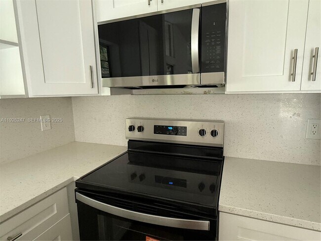 Building Photo - 15749 Woodgate Ct