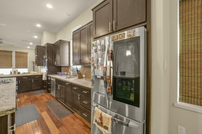 Building Photo - 5425A Hidalgo St