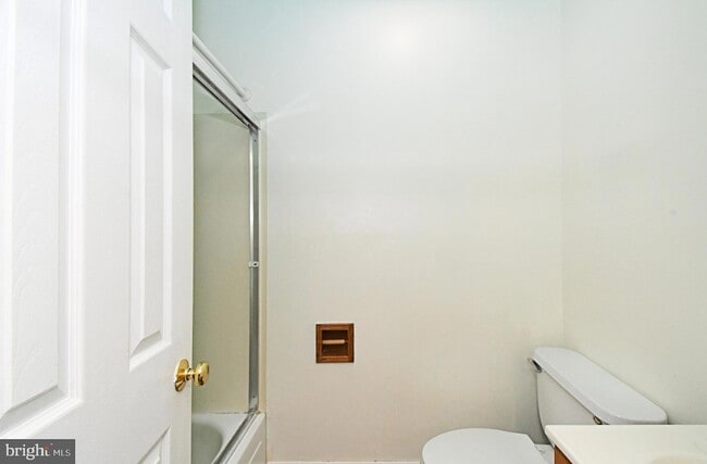 Building Photo - 1554 N Lawrence St