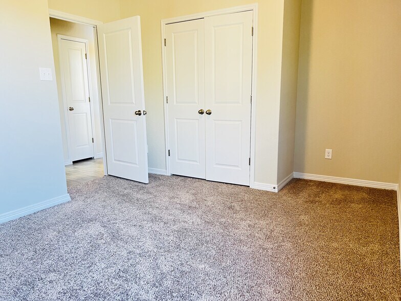 Building Photo - 3712 Fieldfare Dr