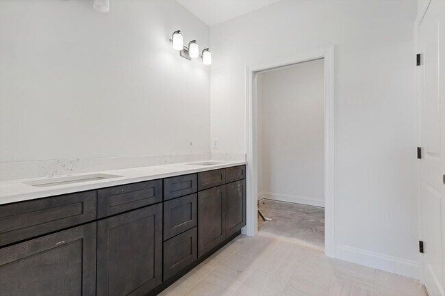 Building Photo - 452 W Foxrun