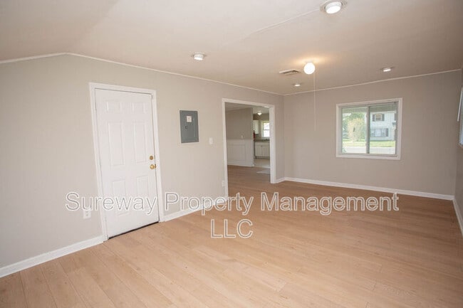 Building Photo - 11 Sedgwick Ln