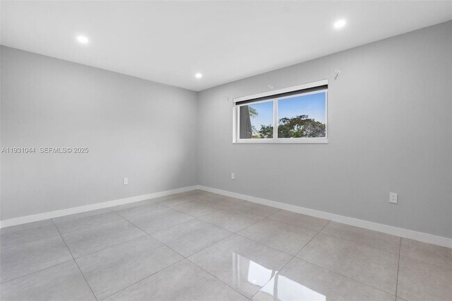 Building Photo - 8443 SW 137th Ave