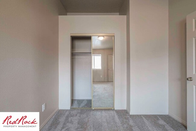Building Photo - Dog Friendly! Great 2 Bedroom, 2 Bathroom ...