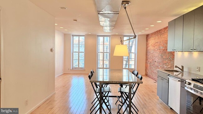 Building Photo - 136 N 3rd St