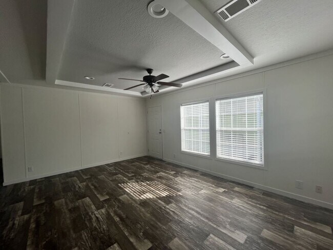 Building Photo - 261 Mongoose Ln