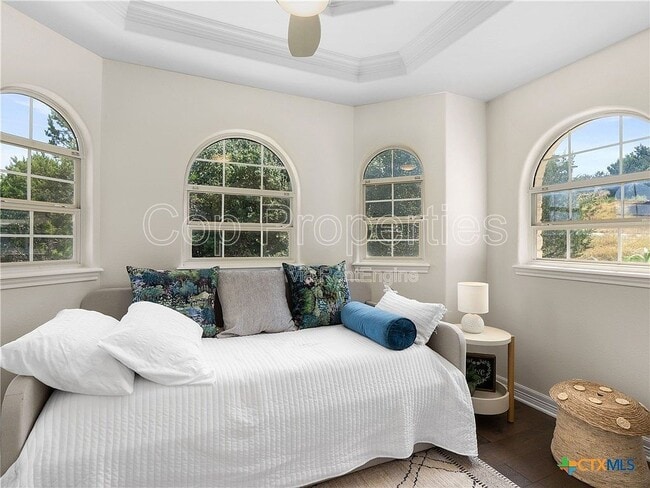 Building Photo - 321 Village View Dr