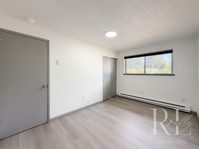 Building Photo - Bright 3BR Home on Amelia Ct | LVP Floors,...