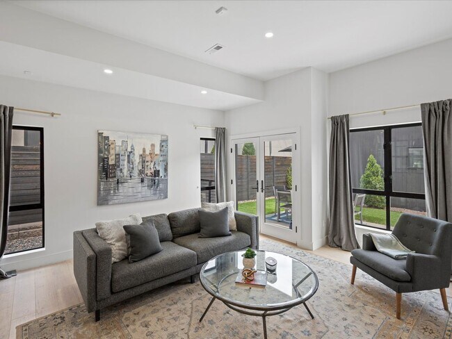 Building Photo - Luxury 3-Bed, 3.5-Bath Denver Home with Ro...
