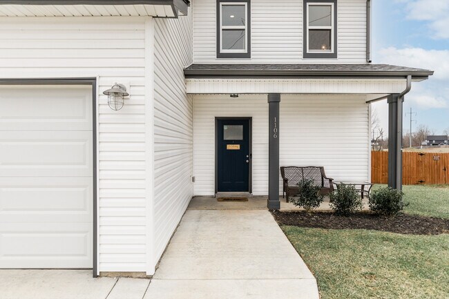 Building Photo - 1106 Eagle's View Dr