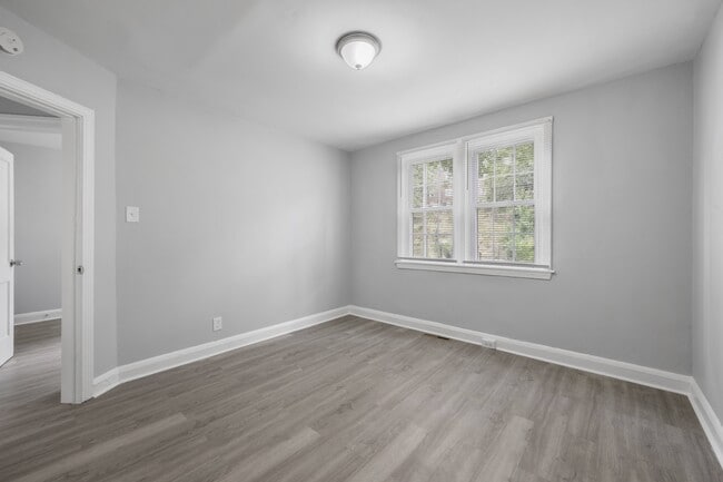 Building Photo - 6151 Chinquapin Pkwy