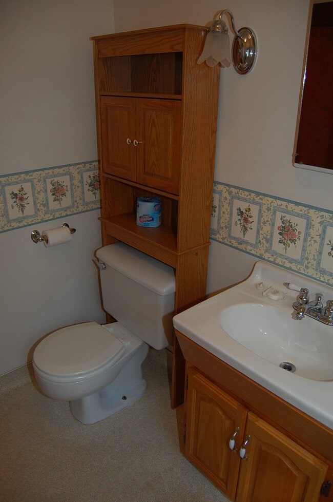 Building Photo - 31 Elm St