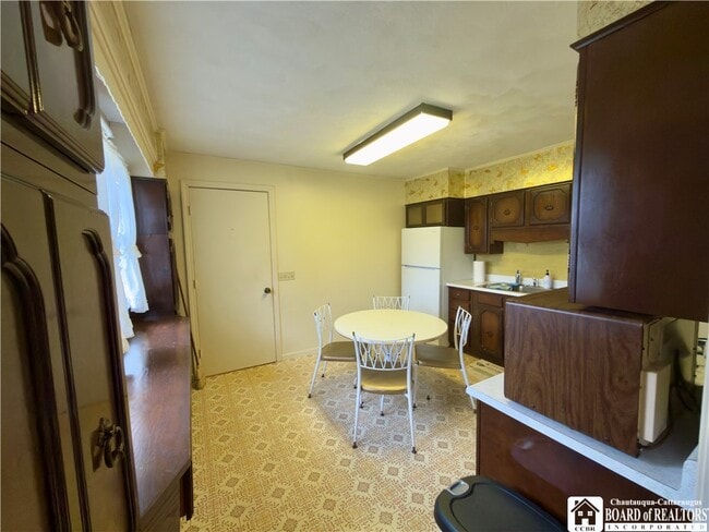 Building Photo - 32 Maple St