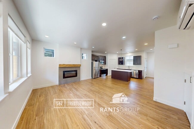 Building Photo - Brand New! Modern Home in Trestlewood – Wh...