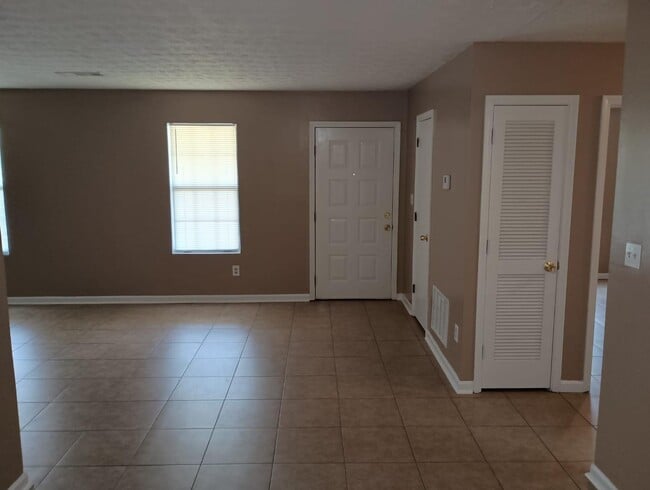 Building Photo - 405 Santa Fe Trail