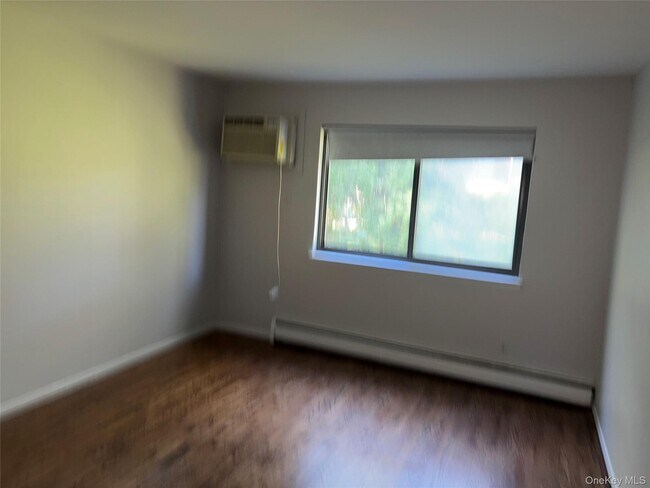 Building Photo - 17 Brevoort Dr