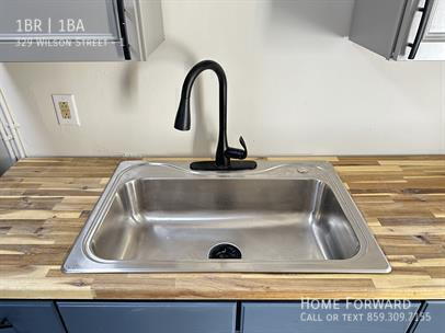 Building Photo - 329 Wilson St