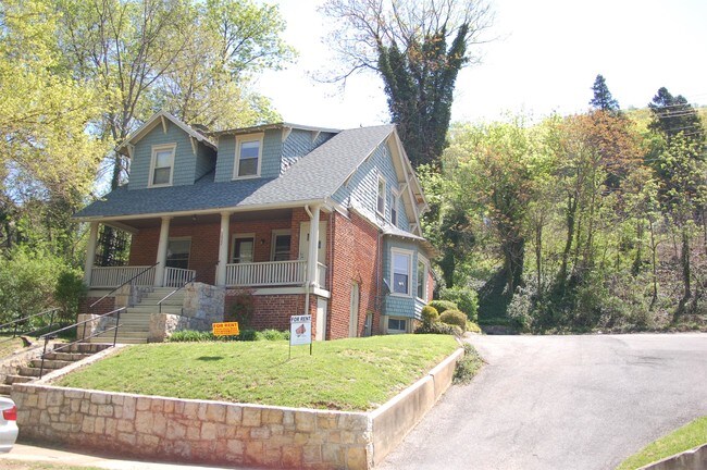 Building Photo - 1622 Hamilton Terrace SE