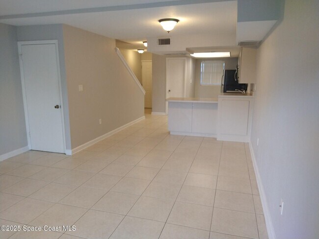 Building Photo - 1020 Pine Tree Dr