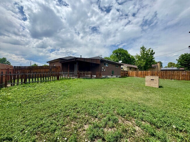 Building Photo - Spacious 4 bedroom home in Westminster! Av...