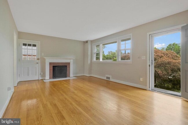 Building Photo - 1907 Alberti Dr