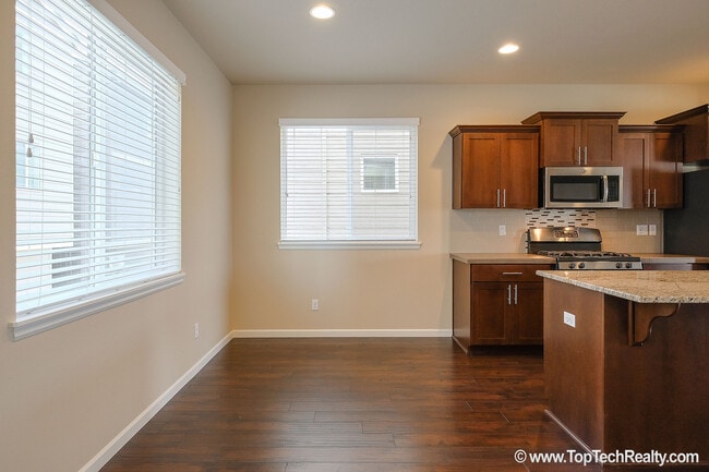 Building Photo - Outstanding 3 BD* 2.5 BA* + Office/den Townhome in Abbey Creek **In front of community Park** Pet...