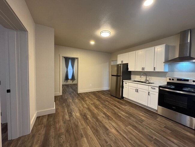 Building Photo - 1627 Pine St