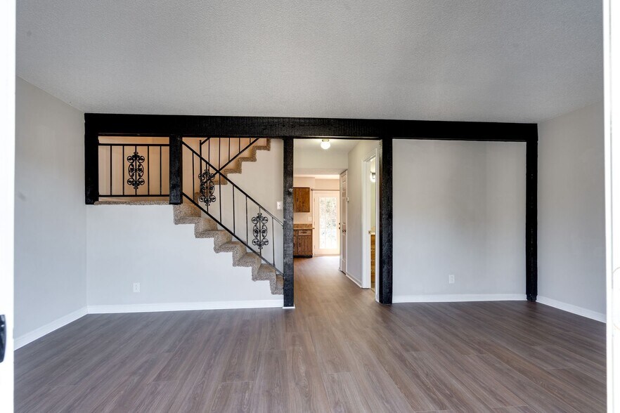 Building Photo - 2110 Ashland City Rd