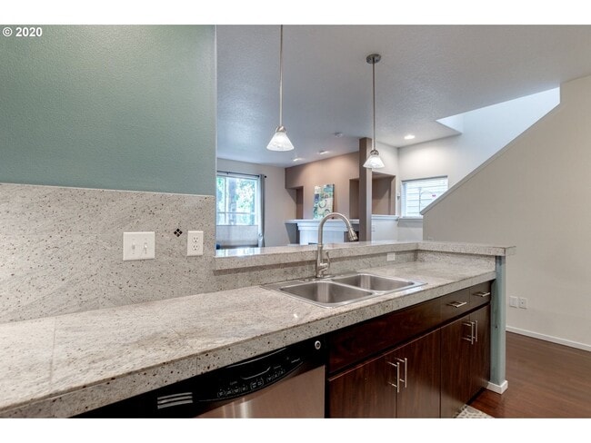 Building Photo - Amberglen Neighborhood 3 Bed 2.5 Bath Townhome w/ Garage, A/C, Washer & Dryer~ Convenient to ONPR...