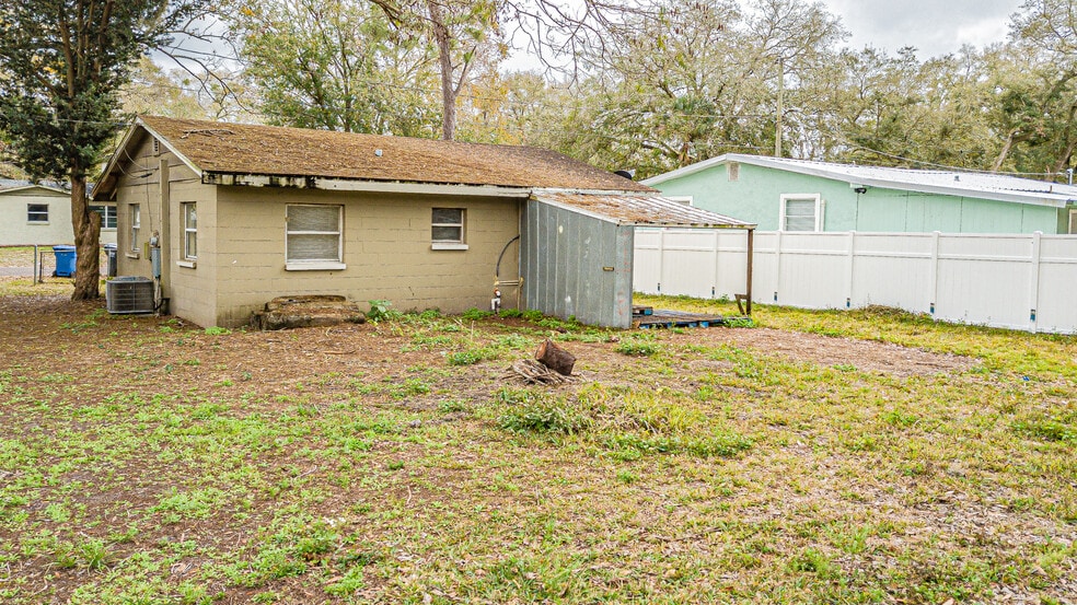 Building Photo - 14918 Pinecrest Rd