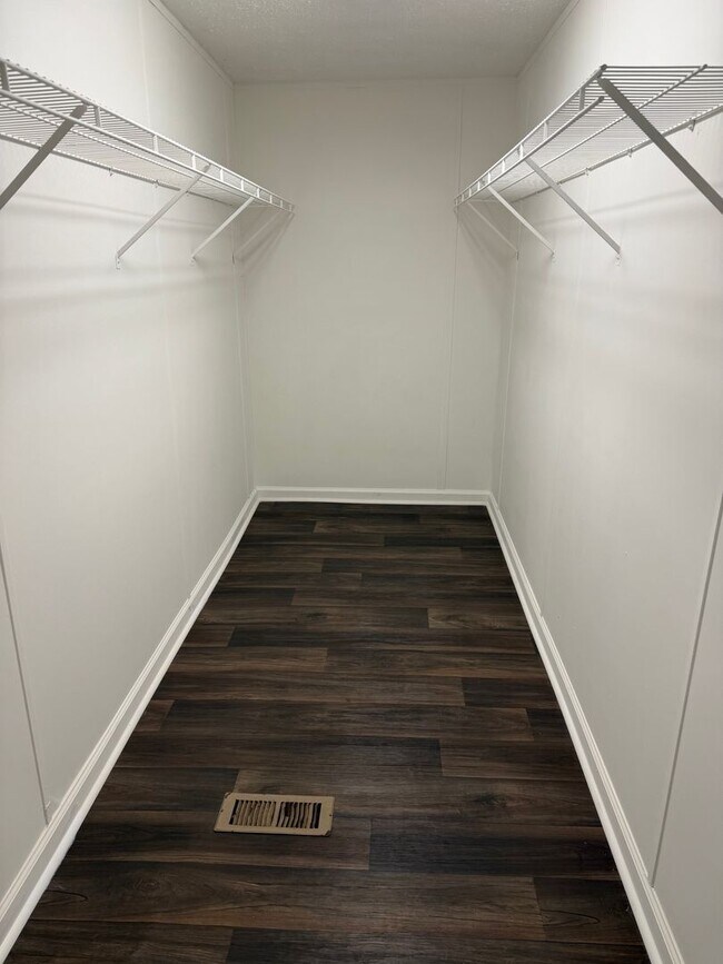 Building Photo - Home For Rent