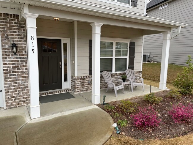 Building Photo - 819 Lost Grv Trl