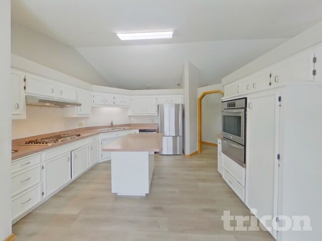 Building Photo - 1503 Palomino Trail