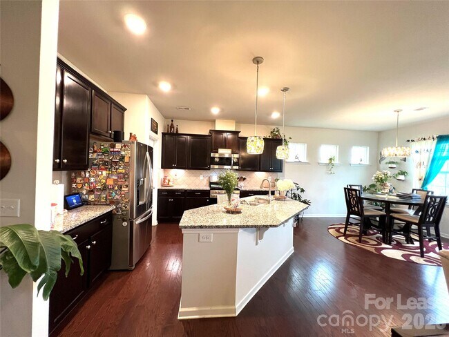 Building Photo - 1031 Winnett Dr