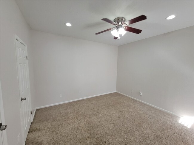 Building Photo - 2025 Augusta Dr