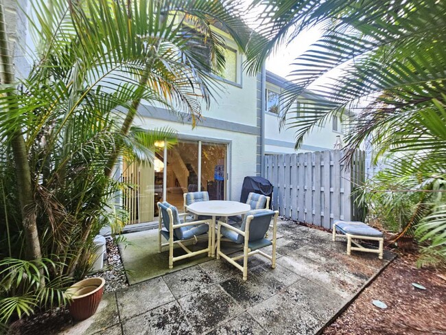 Building Photo - Charming Cape Canaveral Townhouse: 2 Bed, ...