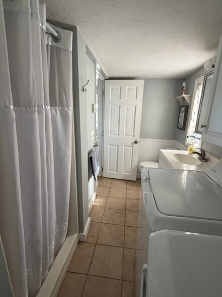 Bath - 5 Old Orchard Ln