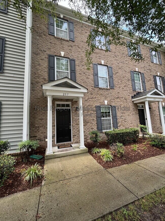 Building Photo - 257 Carnelian St