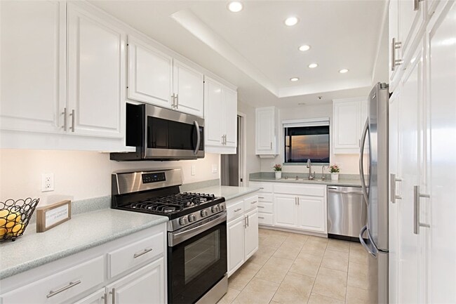 Building Photo - 232 S La Esperanza