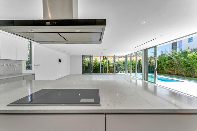 Building Photo - 2110 S Miami Ave
