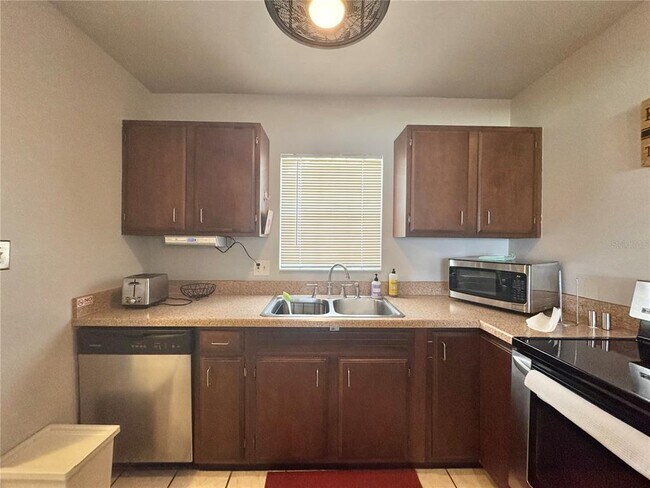 Building Photo - 1106 Villa Ln