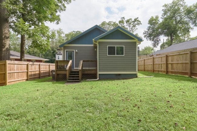 Building Photo - 1387 Lyle Ave